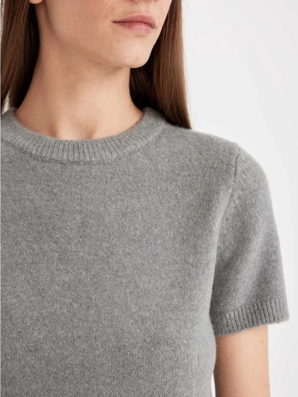 H&M Mocha Gray Short-Sleeve Crewneck Acrylic-Blend Sweater XS